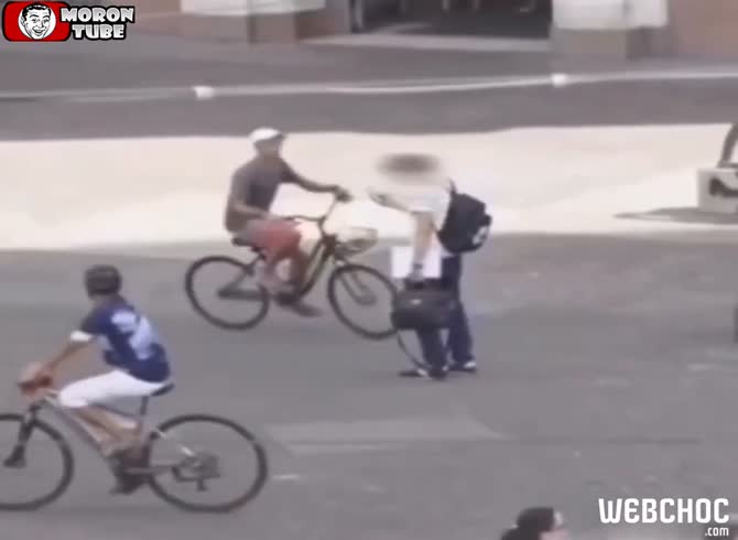 Video :For this phone thief, things aren't going as planned